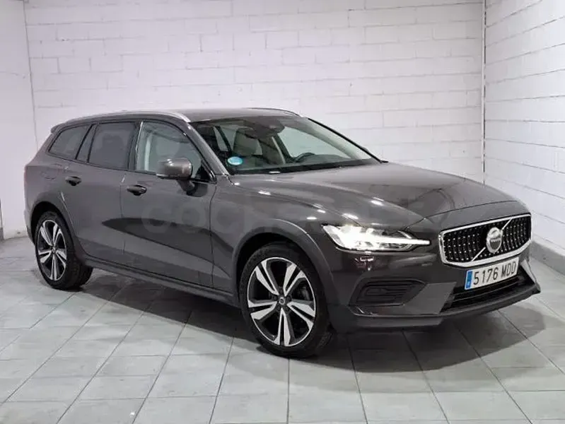 Usado Volvo V60 CC Core 197 CV (144 kW) 2022 Gris / plata Familiar