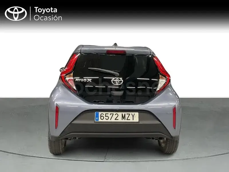 Usado Toyota Aygo X Play 72 CV (52 kW) 2025 Gris / plata SUV