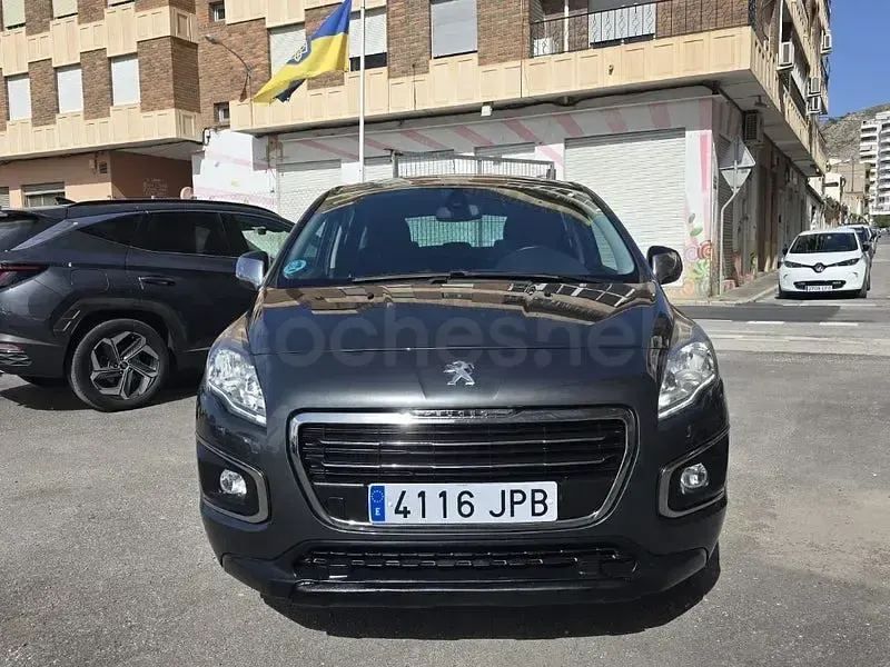 Usado Peugeot 3008 Allure 120 CV (88 kW) 2016 Beige Berlina