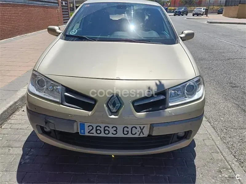 Usado Renault Mégane III 105 CV (77 kW) 2008 Beige Berlina