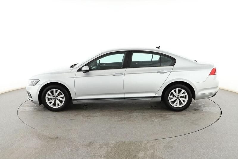 Usado VW Passat 150 CV (110 kW) 2021 Gris Berlina