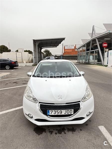 Usado Peugeot 208 Style 68 CV (50 kW) 2015 Blanco Utilitario