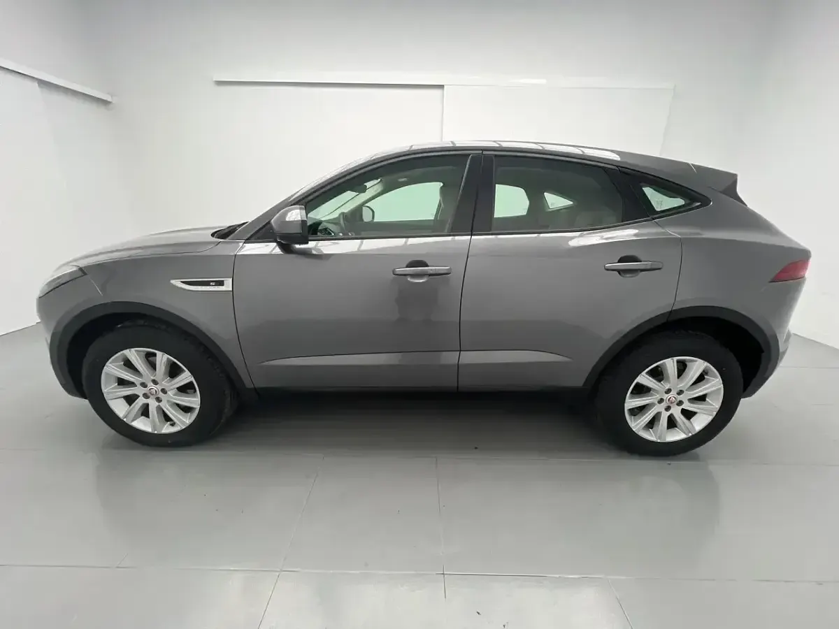 Usado Jaguar E-Pace S 240 CV (176 kW) 2020 Gris SUV