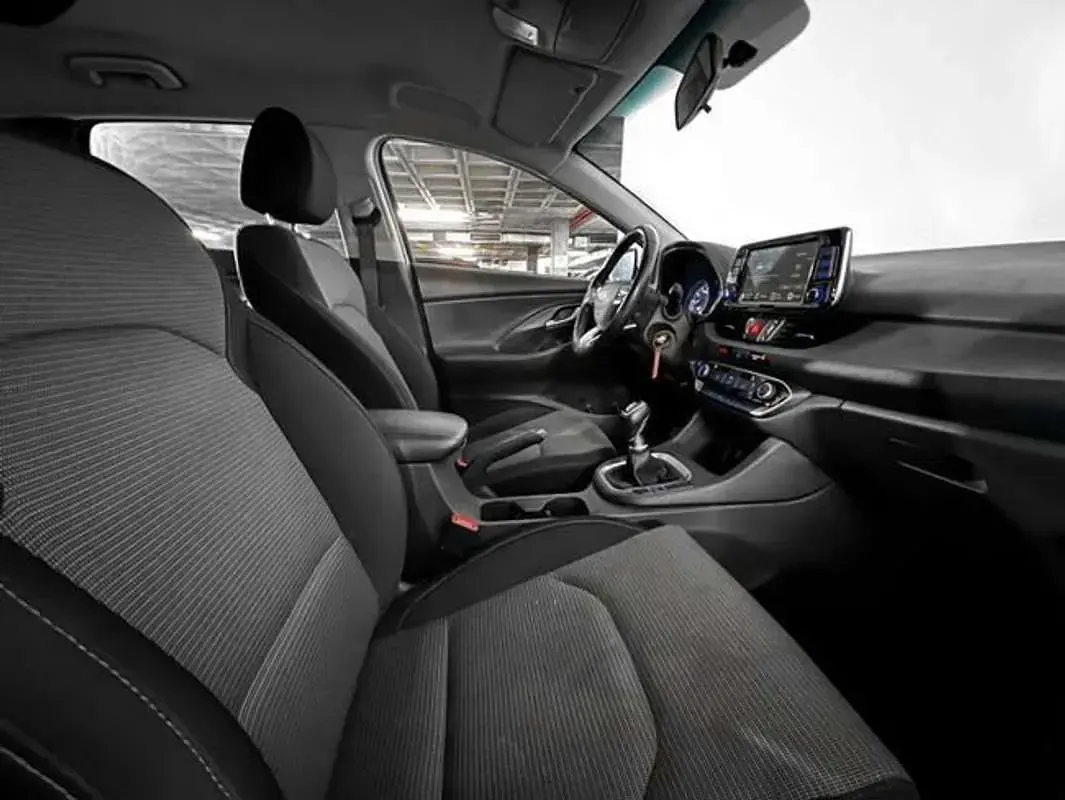 Usado Hyundai i30 120 CV (88 kW) 2022 Azul Berlina