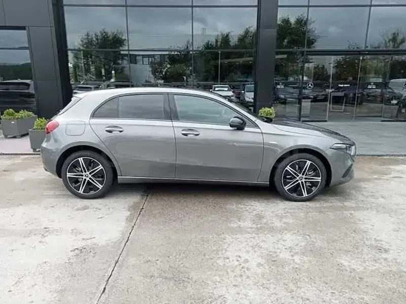 Usado Mercedes A250 218 CV (160 kW) 2026 Gris / plata Berlina