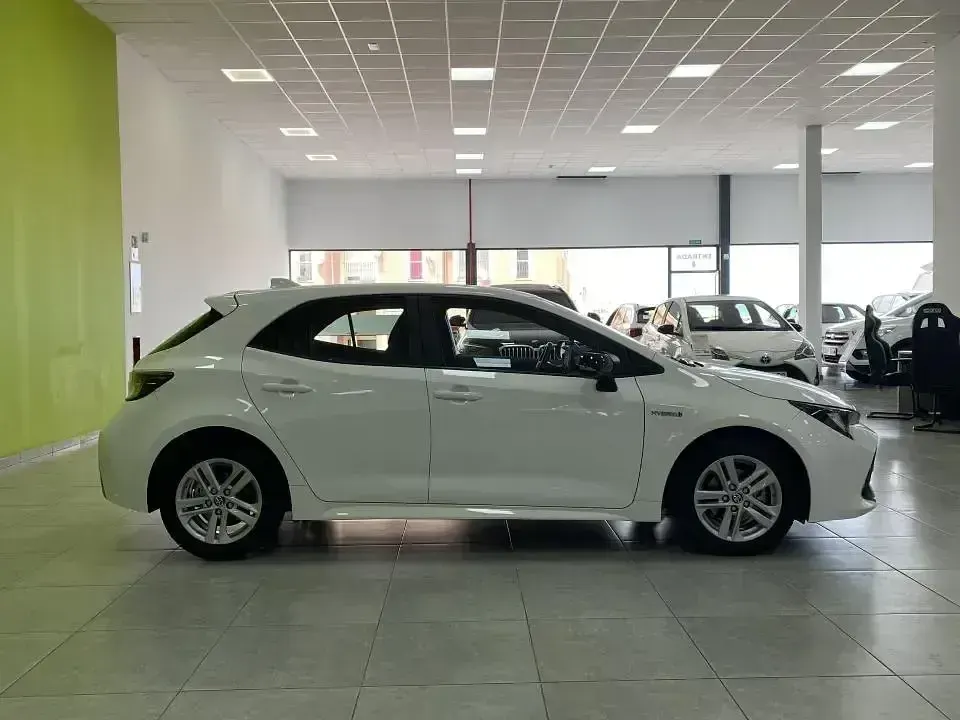 Usado Toyota Corolla Active 122 CV (89 kW) 2022 Blanco Berlina
