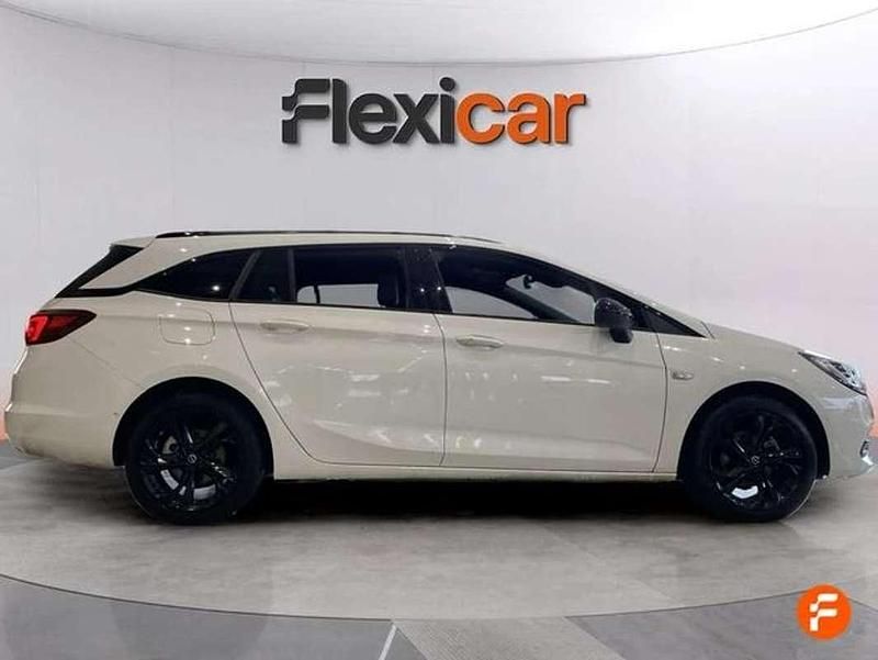 Usado Opel Astra Edition 105 CV (77 kW) 2021 Blanco Familiar