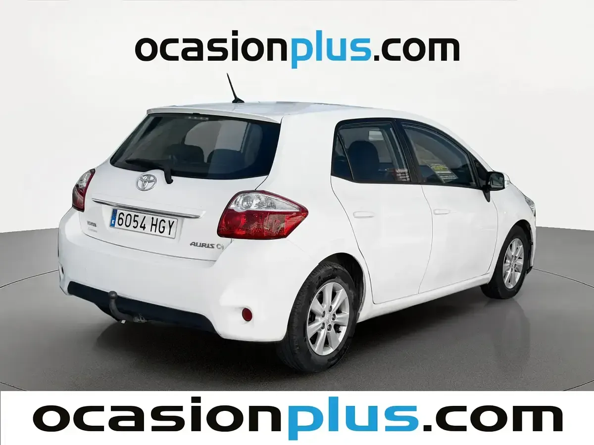 Używany Toyota Auris Active 90 KM (66 kW) 2011 Biały Hatchback