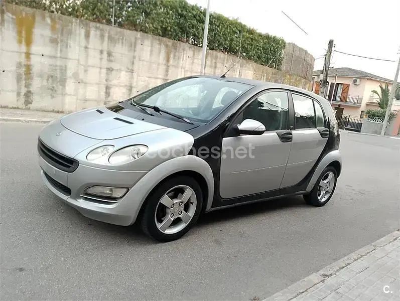 Usado Smart ForFour Pulse 95 CV (69 kW) 2004 Gris / plata Utilitario