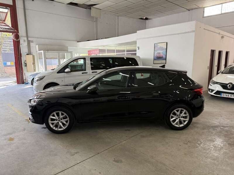 Usado Seat Leon Reference 116 CV (85 kW) 2021 Negro Utilitario