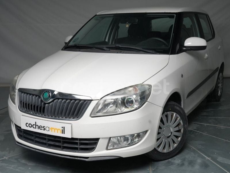 Blanco Usado 2012 Skoda Fabia Active Utilitario | 5590 € (Precio justo) - Imagen 1/4