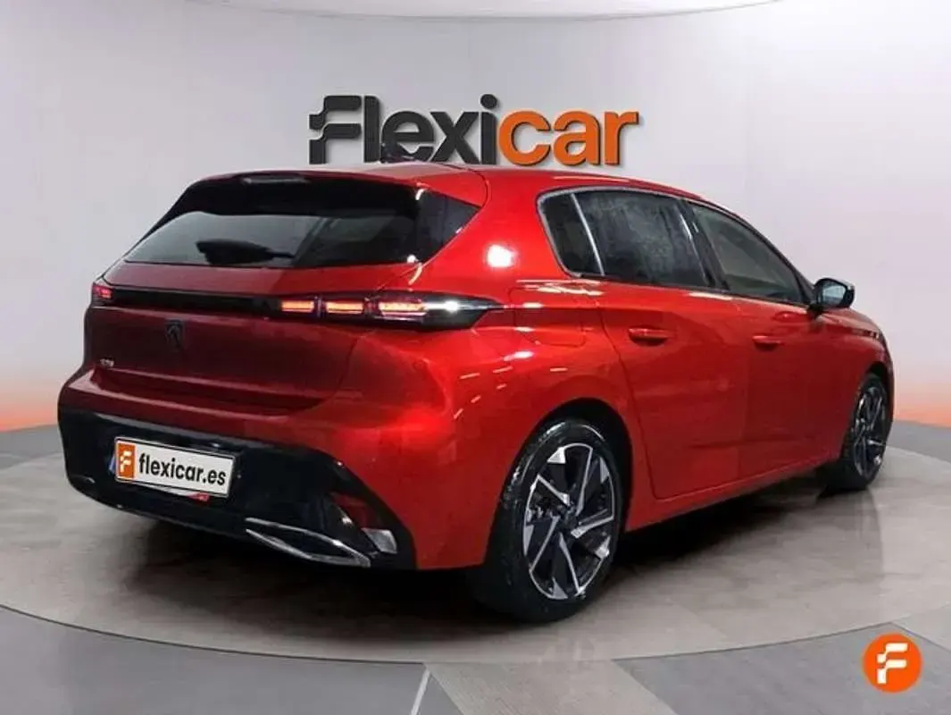 Usado Peugeot 308 Allure 131 CV (96 kW) 2023 Rojo Utilitario