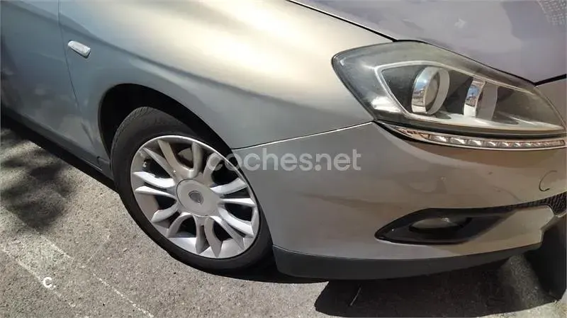 Usado Lancia Delta 150 CV (110 kW) 2009 Beige Utilitario