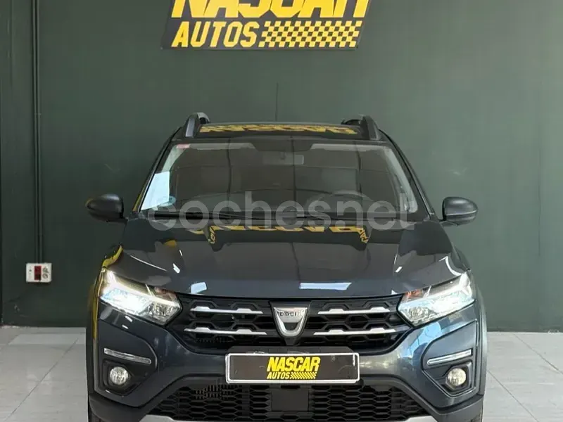 Usado Dacia Sandero Essentiel 90 CV (66 kW) 2021 Gris / plata Berlina