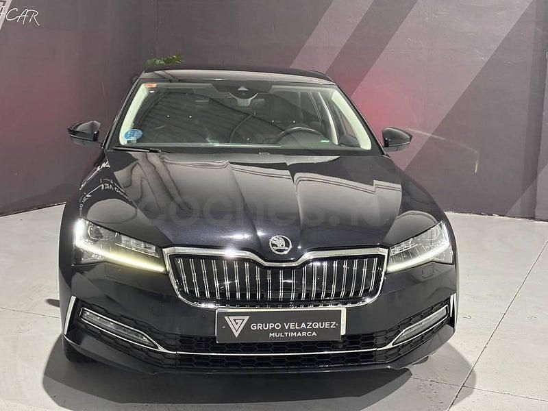Usado Skoda Superb Style 218 CV (160 kW) 2021 Negro Berlina