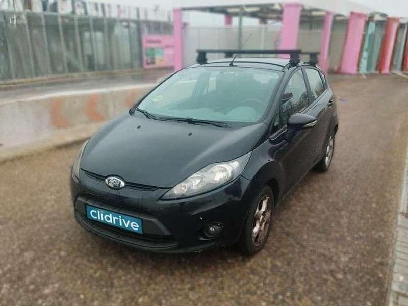 Usado Ford Fiesta Trend 95 CV (69 kW) 2010 Negro Utilitario