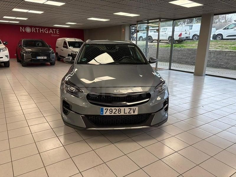 Usado Kia XCeed 120 CV (88 kW) 2022 Gris / plata SUV
