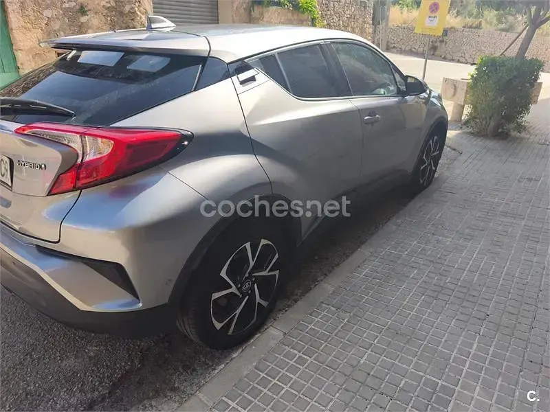 Usado Toyota C-HR Advance 122 CV (89 kW) 2019 Gris / plata SUV