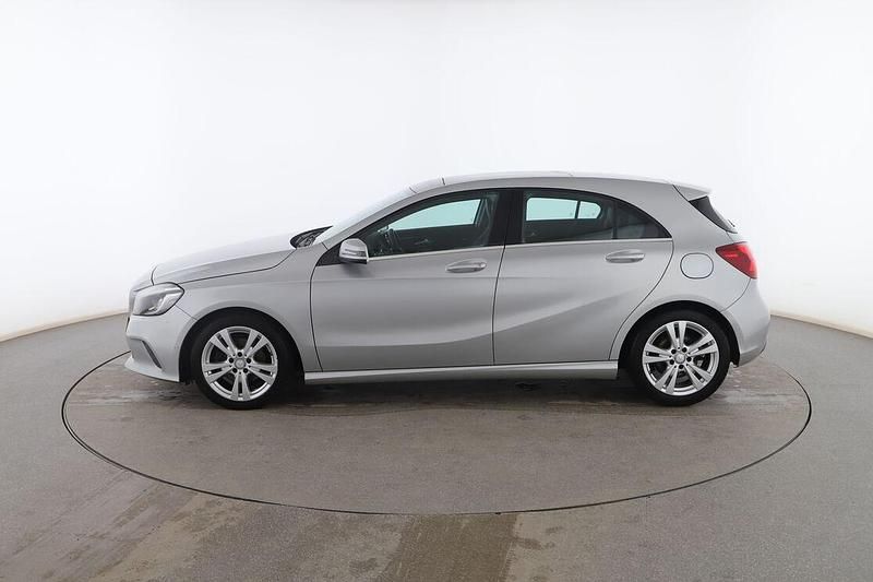 Usado Mercedes A200 Urban 135 CV (99 kW) 2017 Gris Utilitario