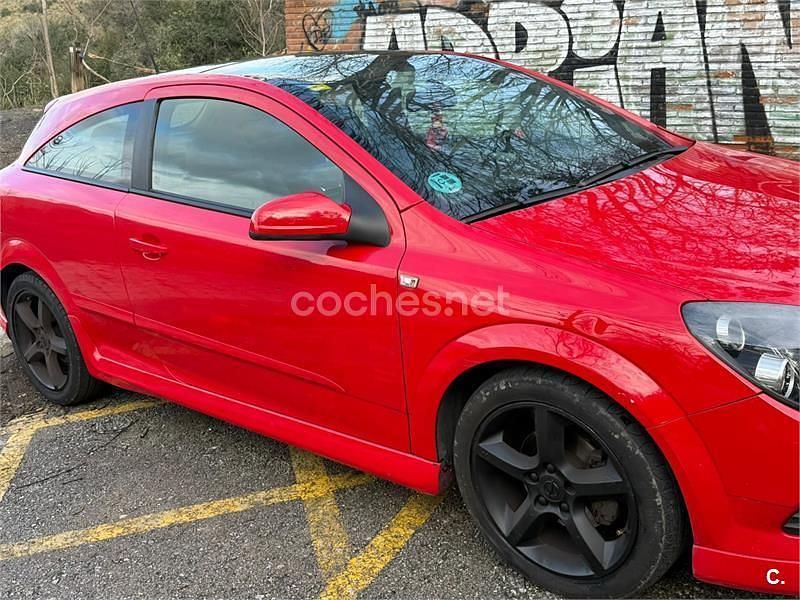 Usado Opel Astra GTC Sport 140 CV (102 kW) 2008 Rojo Berlina