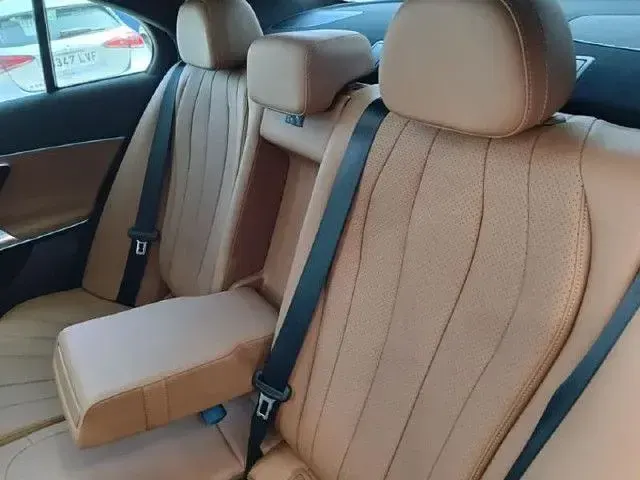 Usado Mercedes E220 197 CV (144 kW) 2024 Gris grafito