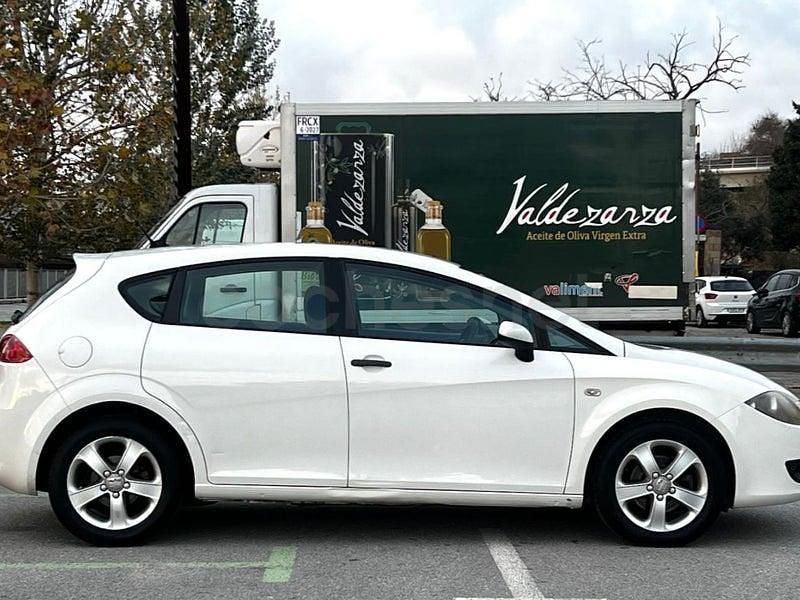 Usado Seat Leon Sport 105 CV (77 kW) 2008 Blanco Utilitario
