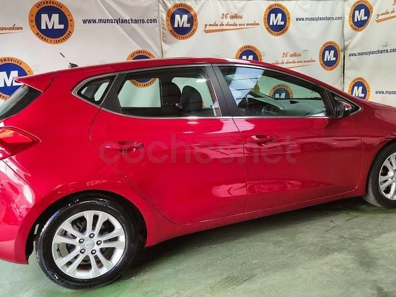 Używany Kia Ceed 100 KM (73 kW) 2013 Czerwony Hatchback