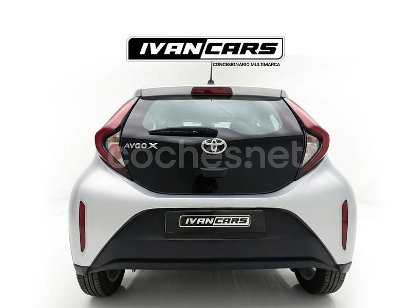 Usado Toyota Aygo X Play 72 CV (52 kW) 2023 Gris / plata SUV