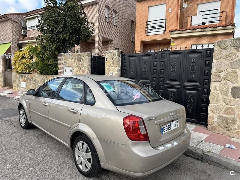 Usado Chevrolet Nubira SE 109 CV (80 kW) 2007 Beige Berlina