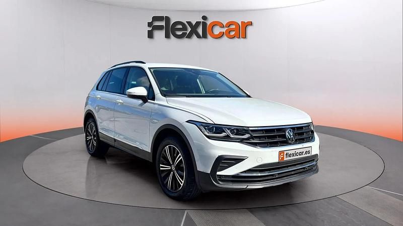 Usado VW Tiguan Life 150 CV (110 kW) 2022 Gris SUV