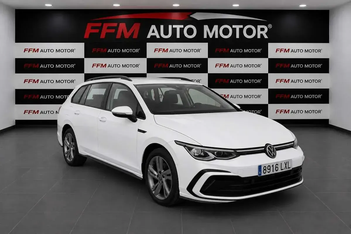 Usado VW Golf VIII R-line 150 CV (110 kW) 2022 Blanco Familiar