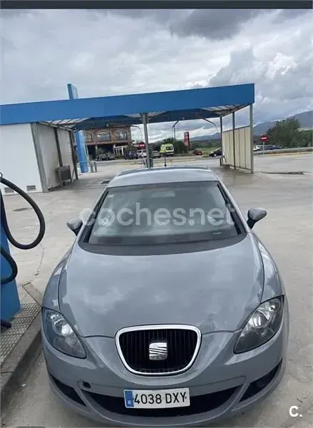 Usado Seat Leon Sport 105 CV (77 kW) 2006 Gris / plata Utilitario