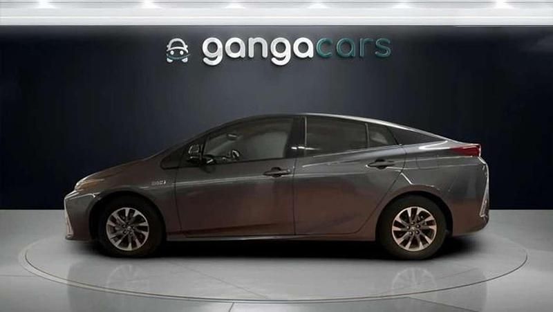 Usado Toyota Prius Advance 122 CV (89 kW) 2022 Negro Utilitario