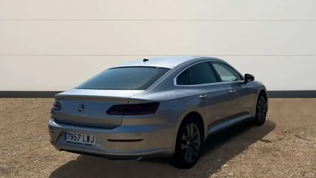 Usado VW Arteon 150 CV (110 kW) 2022 Gris Berlina