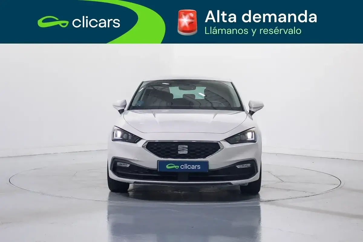 Usado Seat Leon Style 110 CV (80 kW) 2022 Blanco Berlina
