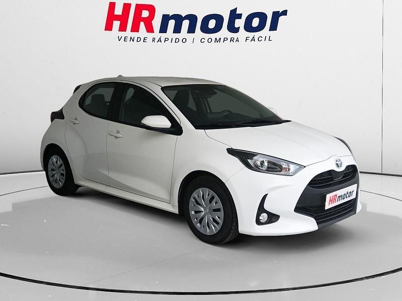 Blanco Usado 2022 Toyota Yaris Hybrid Business Edition Berlina | 17.990 € (Buen precio) - Imagen 1/4