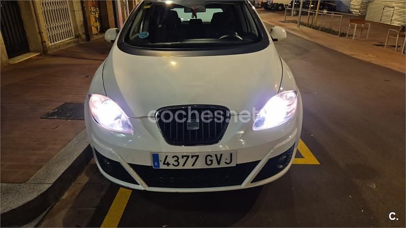 Usado Seat Altea XL Reference 125 CV (91 kW) 2010 Blanco Monovolumen