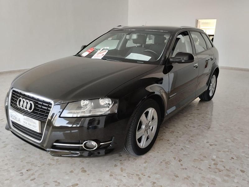 Usado Audi A3 Sportback 105 CV (77 kW) 2012 Negro Utilitario