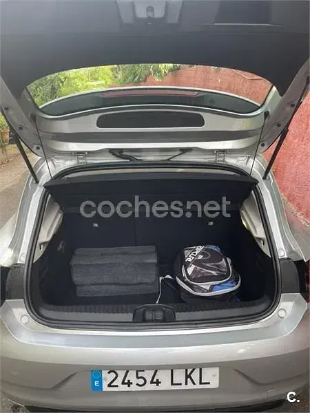 Usado Renault Clio V Intens 85 CV (62 kW) 2020 Gris / plata Berlina