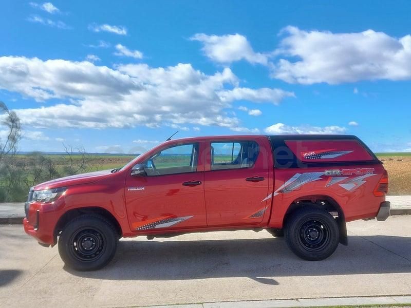 Usado Toyota HiLux Plus 150 CV (110 kW) 2023 Rojo Recogida