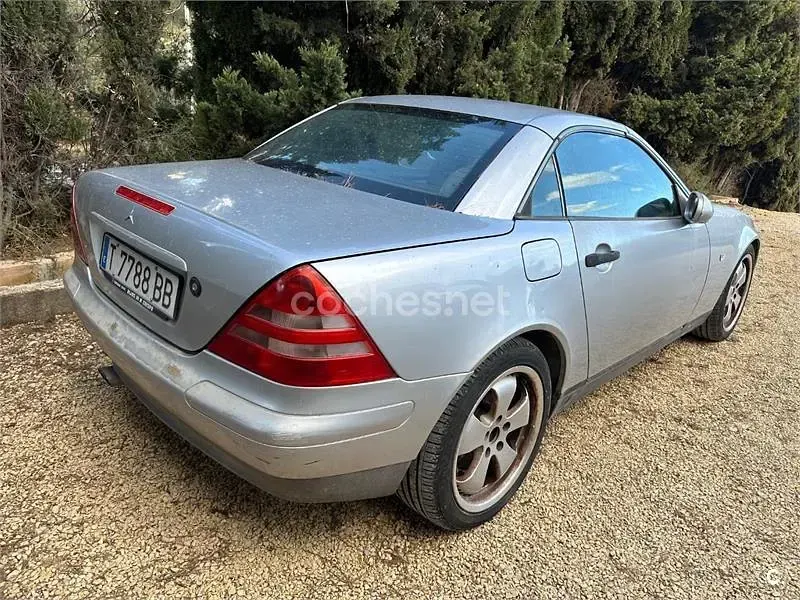 Usado Mercedes SLK200 136 CV (100 kW) 1998 Gris / plata Descapotable