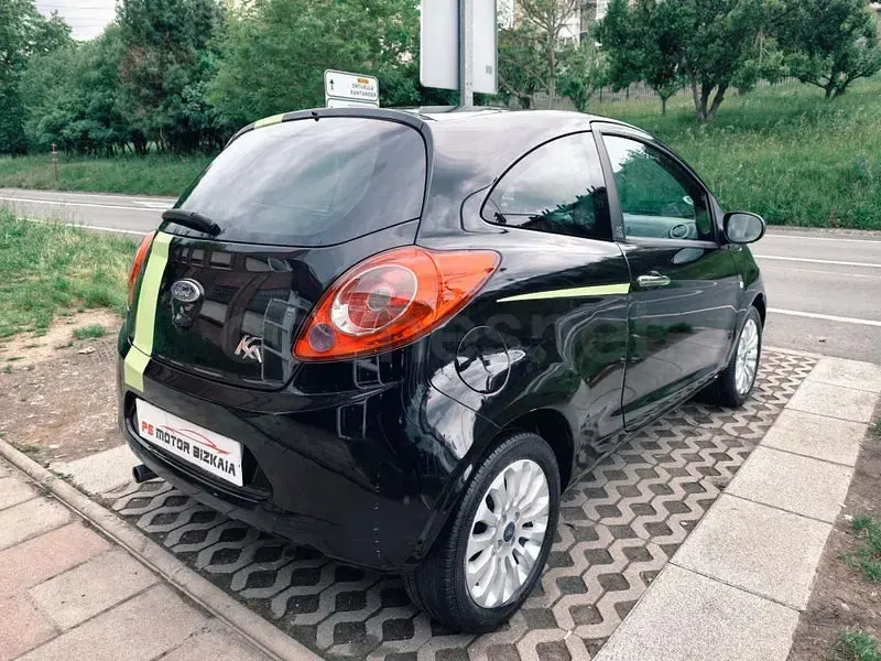 Usado Ford Ka Individual 75 CV (55 kW) 2011 Negro Utilitario