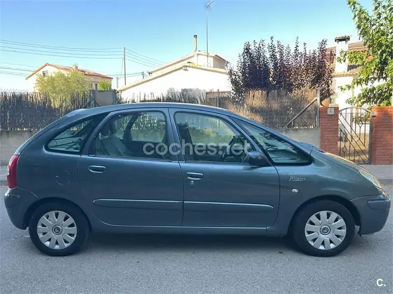 Usado Citroën Xsara Picasso Exclusive 95 CV (69 kW) 2006 Azul Monovolumen