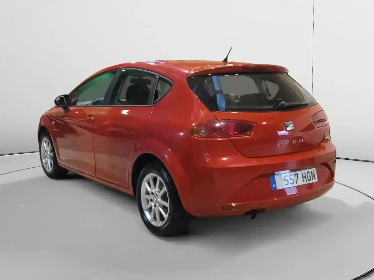 Usado Seat Leon Copa 105 CV (77 kW) 2011 Rojo Berlina
