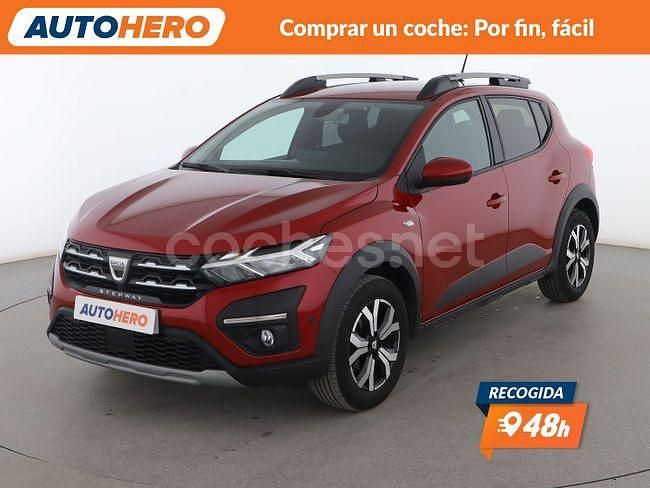 Usado Dacia Sandero Comfort 91 CV (66 kW) 2022 Rojo Utilitario