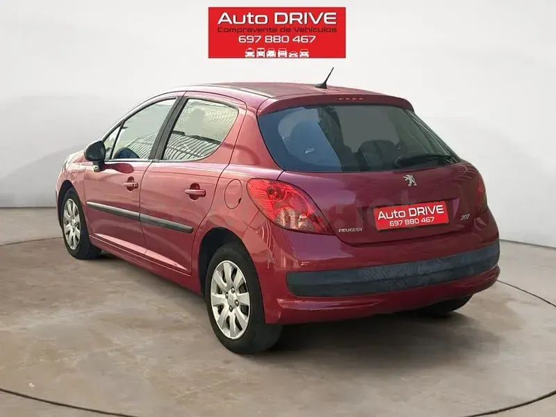 Usado Peugeot 207 90 CV (66 kW) 2006 Granate Berlina