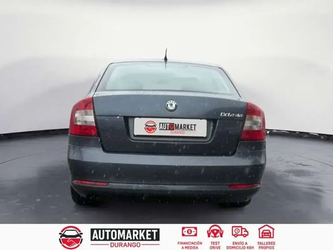 Usado Skoda Octavia Ambition 105 CV (77 kW) 2011 Gris Utilitario