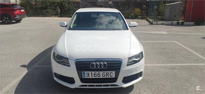 Usado Audi A4 136 HP (100 kW) 2009 Branco Sedan