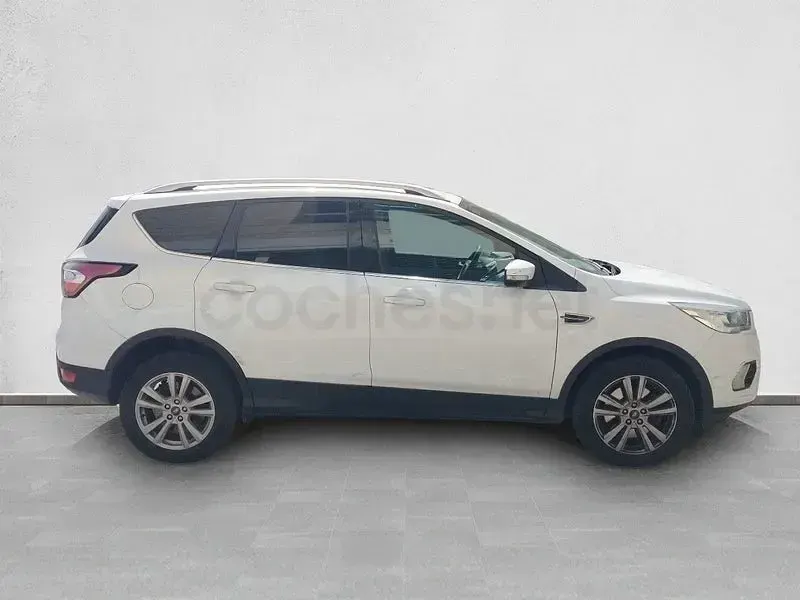 Usado Ford Kuga Trend 120 CV (88 kW) 2019 Blanco SUV