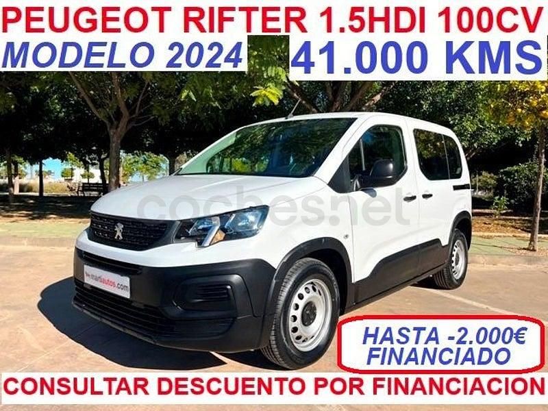 Usado Peugeot Rifter Allure 100 CV (73 kW) 2023 Blanco Monovolumen